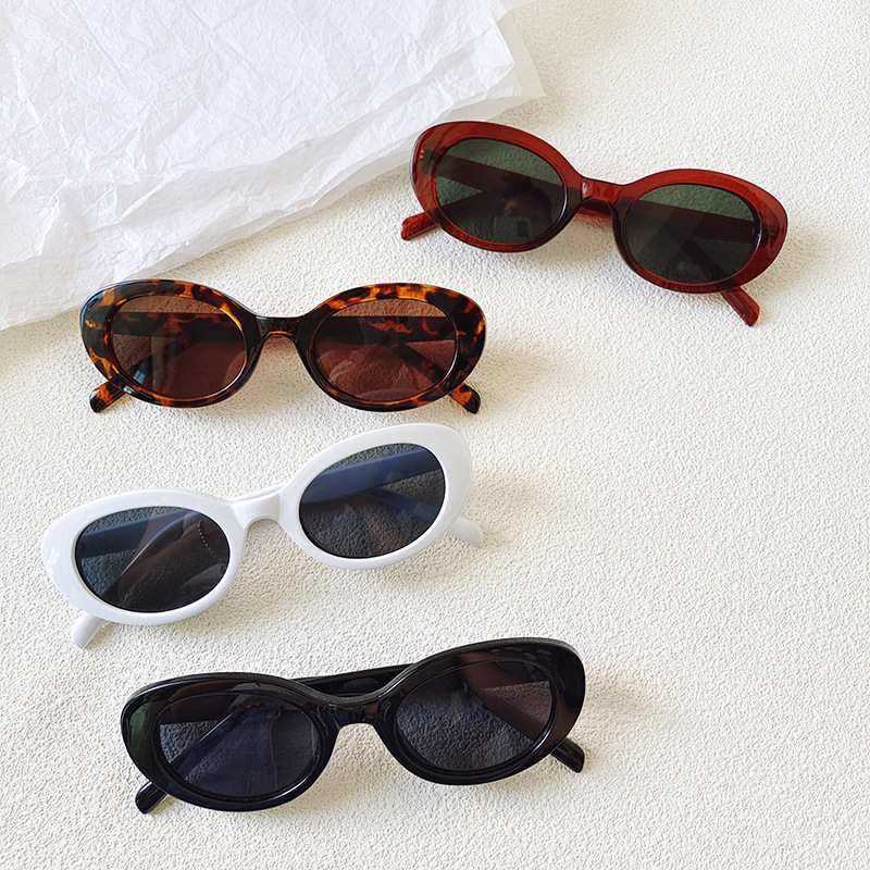 Vintage Outdoor Fashion - Vintage Small Oval Sunglasses for Women